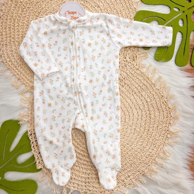 Macacão em Soft com Abertura em Zíper Florzinhas Rose - Off White